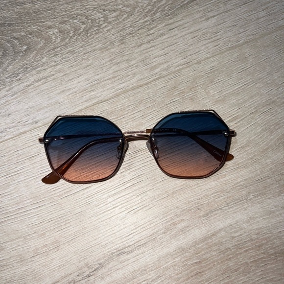 Gradient Blue and Brown Sunglasses Blue and pinkish sunglasses Tahari - Picture 1 of 2